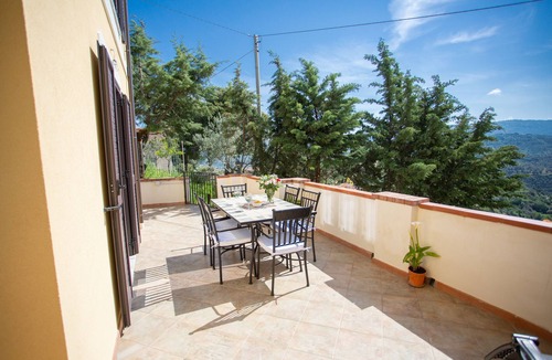 Castellabate Historic Centre Apartment | Apartment with sea view/Holiday . sea, sun & peace