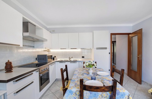 Saint Maurice Apartment | Apartment 'Yellow Apartment' with Mountain View and Balcony