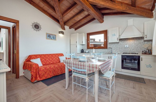 Tanaunella Apartment | Apartment Zeus with Sea View, Balconies, Terrace and A/C