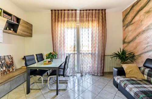 Saronno Apartment | App 2rooms letto matrimoniale, letto singolo, divanoletto matrimoniale La Casa di Hellen a Saronno tra MilanoComoFieraMxpMonza