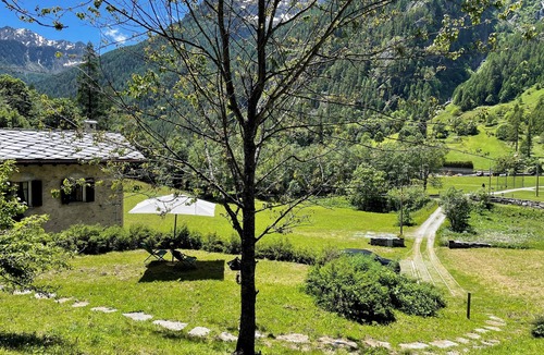 Gressoney-Saint-Jean Apartment | App. Borgofier 2 with private garden in Gressoney, 5 minutes from ski slopes