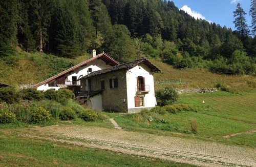 Gressoney-Saint-Jean Apartment | App. Borgofier 2 with private garden in Gressoney, 5 minutes from ski slopes