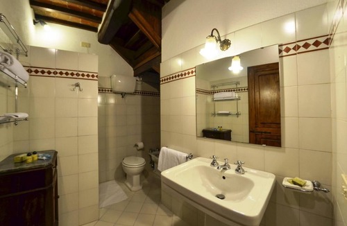 San Pietro a Cegliolo Apartment | APP. GERANIO x4 Beautiful farmhouse surrounded by nature, with swimming pool just 3 km from Cortona