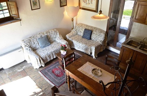 San Pietro a Cegliolo Apartment | APP. MUGHETTO x4 Beautiful farmhouse surrounded by nature, with swimming pool just 3 km from Cortona