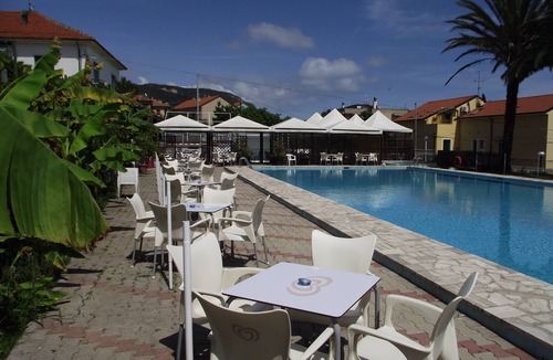 Pietra Ligure Condo | Appartamenti Vista Mare con Piscina