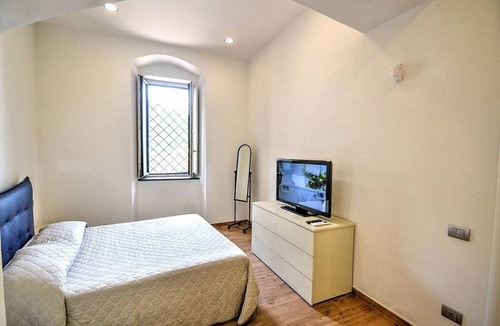 Amalfi Apartment | Appartamento Enos: A graceful apartment in a quiet position, situated at a short distance from the Cathedral of Amalfi, with Free WI-FI.