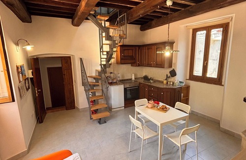 Scopoli Apartment | Appartamento in palazzo storico di un borgo Umbro vicino a Rasiglia ed Assisi