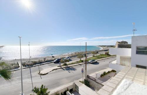 Torre Mozza Apartment | Appartamento La Torre Primo Piano Vista mare Puglia On line