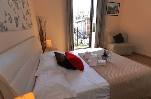 Esquilino Bed & Breakfast | Aria Rome Rooms double room with balcony and view of Basilica di San Giovanni