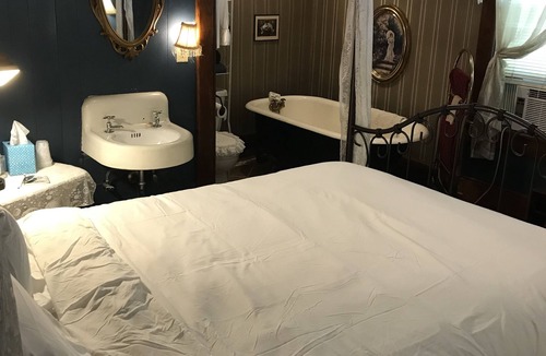 Red Boiling Springs Bed & Breakfast | Armour's Hotel