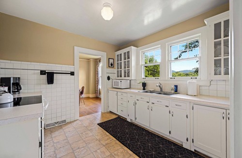 Canton House | Art Deco home with Mountain View’s in charming Canton