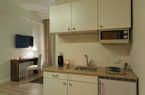 Universita Apartment | Aruna Suites