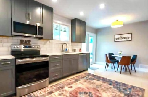 Bloomington House | Assembly Stay - Peaceful/spacious 4-bedrm house, close to ALL, in Bloomington