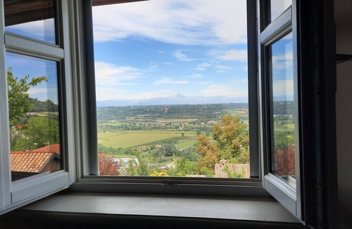 Monchiero House | At 5 of the small village at the gateway to the Langhe.