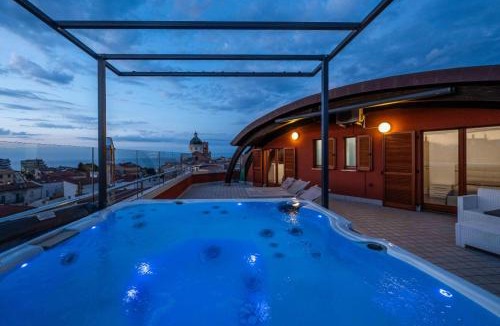 Ortona Apartment | Attico vista mare con Jacuzzi - CASA LUXURY DIAMANTE