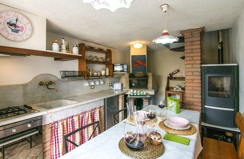 Querceta House | Awesome home in Querceta with WiFi