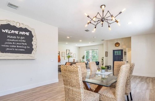 Riverside Heights Villa | Aztec Rustic Villa- Entire home close to Armature Works
