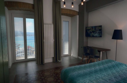 Pizzo Bed & Breakfast | b & b in the historic center, with a panoramic terrace, 400 meters from the sea