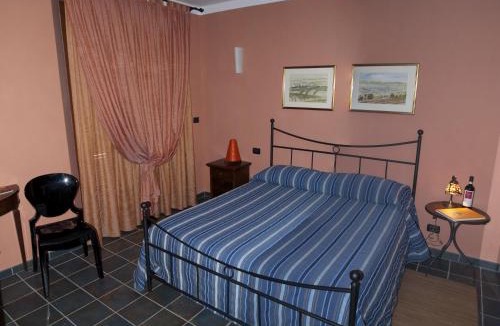 Novello Bed & Breakfast | B&B l'Angolo di Rosina con ristorante