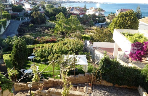 Crotone Villa | B & B Magna Grecia - villa with 2 bedrooms, 2 bathrooms, living room with 2 steps from the sea