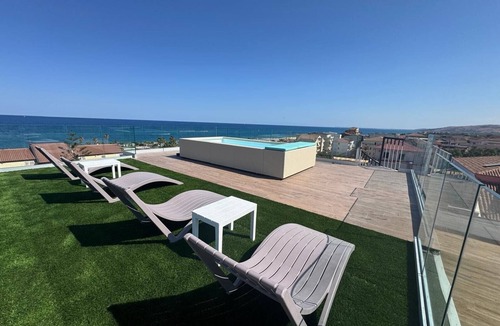 Ciro Marina House | B&B room with private bathroom (balcony or window) with a view of the hills