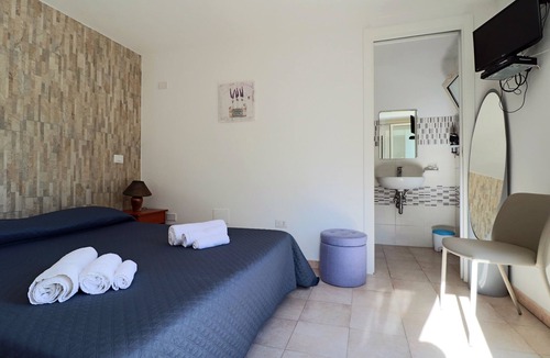 Drapia Bed & Breakfast | B&B room with swimming pool