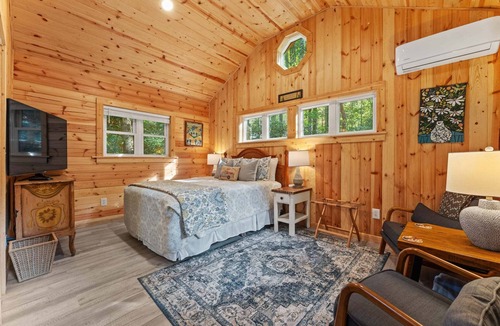 Lake Sequoyah House | Baby Bear's Den, Tiny Paradise