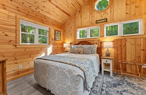 Lake Sequoyah House | Baby Bear's Den, Tiny Paradise