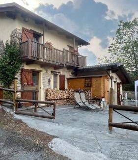 Frassino Ski Chalet | BAITA D PINOT Nature, Trekking and Rustic Comfort
