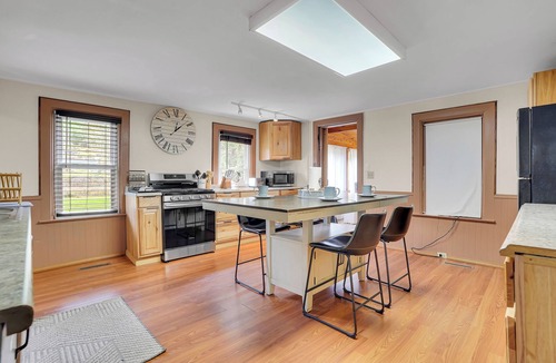 Slate Run House | Bald Eagle Lodge | Riverfront near Rail Trail Kayaks + Pickleball Court