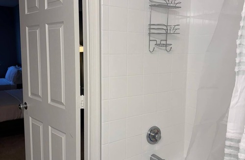 Virginia Square Apartment | Ballston Escape 3 Beds