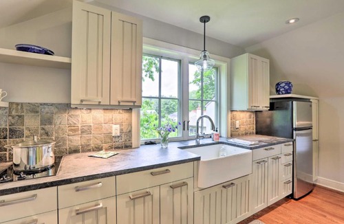 Titusville Apartment | Barn-Like Studio Suite w/Flowering Garden!