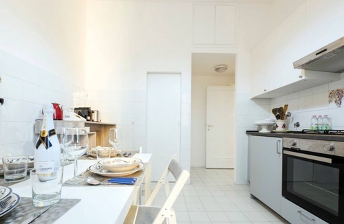 Albaro Apartment | Beach 8M| 2BR| Parking by Tilo