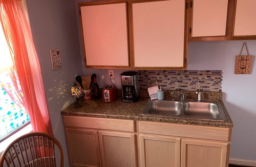 Bayview Apartment | Beach Side Studio #5 - Pet Friendly, WiFi, Off-Street Parking, Large Smart TV