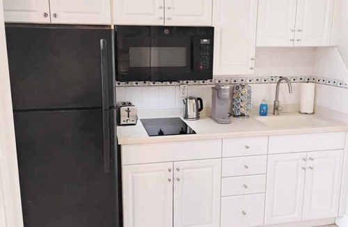 Ortona Park Condo | Beachfront- Beach/City View & Beach Essentials
