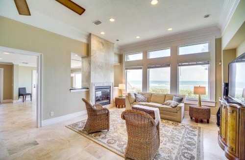 Melbourne Beach House | Beachfront Melbourne Beach Retreat w/Pool Table!