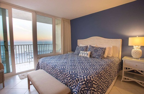 Treasure Island Condo | Beachfront Resort. Private Balcony with Beach View, Pool, Tiki Bar, Tickets Included Fun Activities!