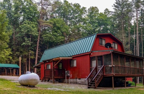 Cammal House | Bear Bottom Cabin. Your own getaway adventure! Sleeps 16 - 4 bedrooms