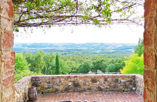 Castelnuovo Berardenga Apartment | Beautiful apartment for 6 guests with WIFI, pool, terrace, pets allowed and panoramic view