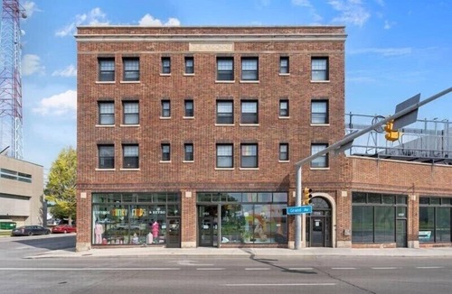 Downtown Des Moines Apartment | Beautiful 1 Bed on Grand near Hospitals!
