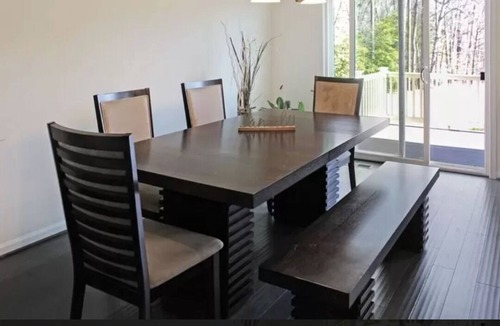 Waldorf House | Beautiful 3 level one car garage townhome