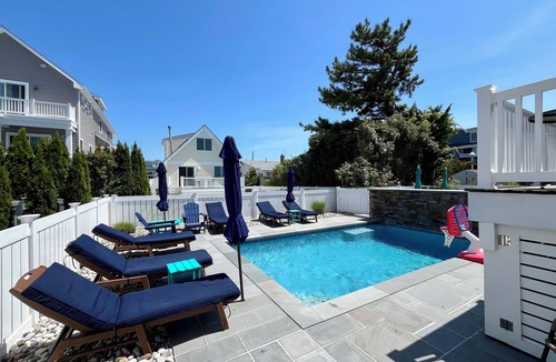 Avalon House | Beautiful 5BR Avalon Townhome w/HeatedPool- Steps to Shops, Dining, Beach & Bay!