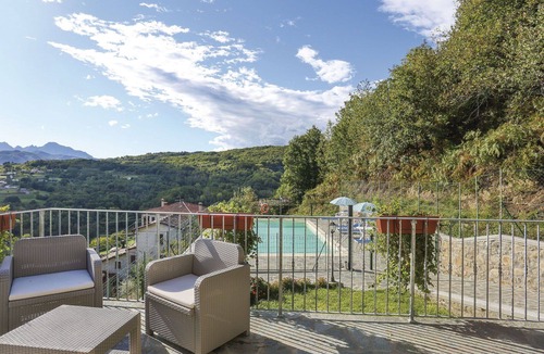 Villa Collemandina Villa | Beautiful apartment in villa for 5 guests with pool, WIFI, terrace and pets allowed