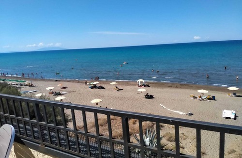 Donoratico Apartment | Beautiful apartment for 8-10 people in a historic villa on the sea