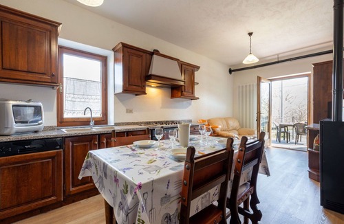Fenis Apartment | Beautiful apartment for 4 people with pool, WIFI, TV, terrace and pets allowed