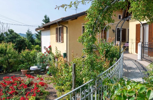 Cortiglione Apartment | Beautiful apartment for 5 people with A/C, WIFI, TV, terrace, pets allowed and parking