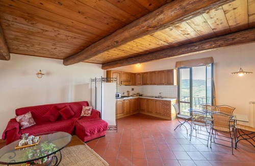 Montebonello Apartment | Beautiful apartment for 6 people with WIFI, pool, A/C, TV, pets allowed and panoramic view