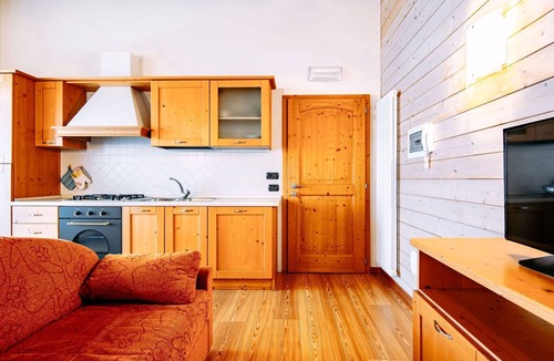 Ronzone Apartment | Beautiful apartment for 6 guests with WIFI, TV and balcony
