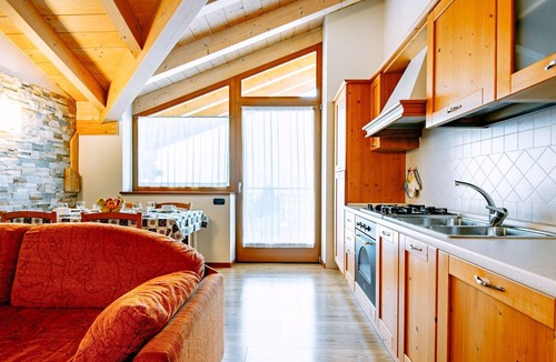 Ronzone Apartment | Beautiful apartment for 6 guests with WIFI, TV and balcony