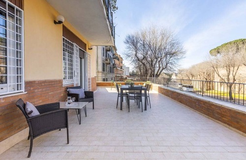 Aventine Apartment | Beautiful Apartment for 12 in Central Rome